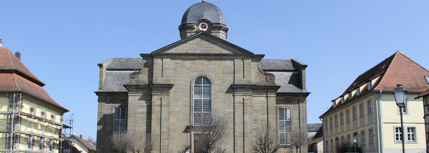 Außenansicht Schlosskirche Lahm